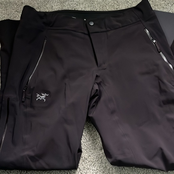 Arc’teryx Ravenna Snow Pants - Picture 7 of 7